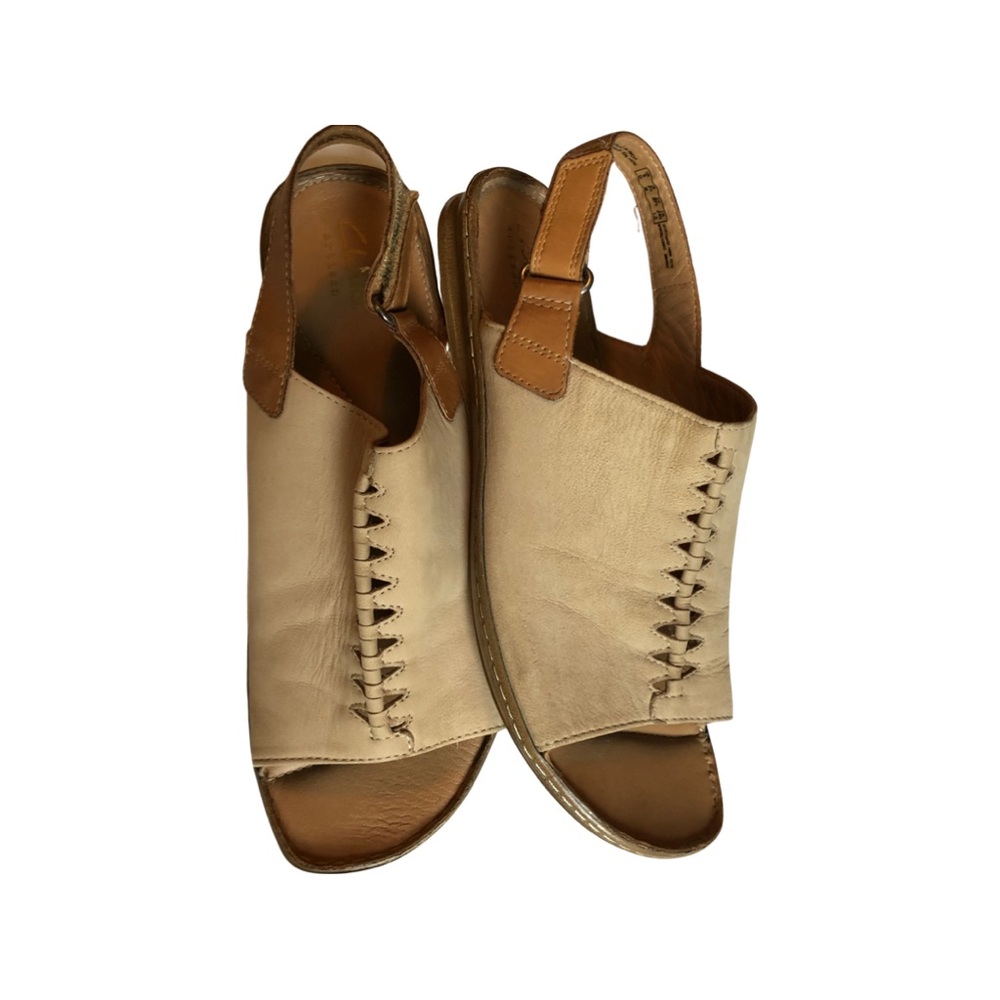 Clarks, Sarla Forte Leather sandals…. Size 8.5. Tan